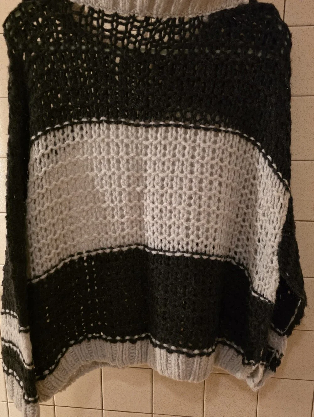 Womans FREE PEOPLE Knit Black and Light Gray Colorblock Women's Sweater